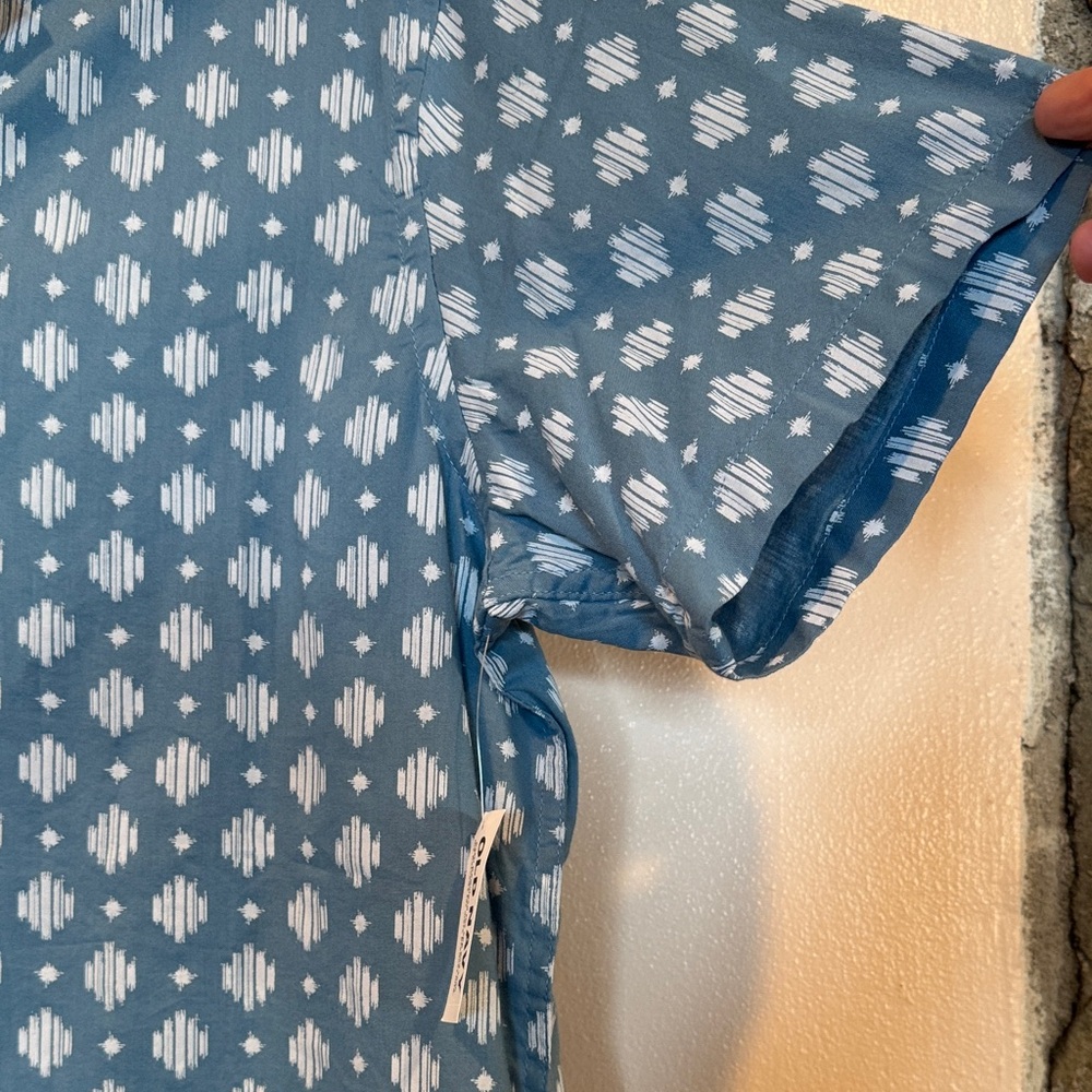 Old Navy Men's Short Sleeve Button Up Shirt Blue Geometric Print Size Medium - Picture 3 of 5